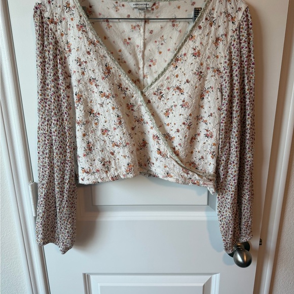 ⚡️American Eagle Floral Wrap V-Neck Blouse - Cream/Blush - Picture 2 of 6
